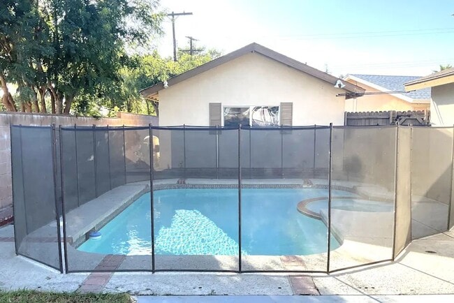 16301 Bermuda St in Los Angeles, CA - Building Photo - Building Photo