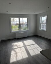 180 Deer Park Ave in Babylon, NY - Foto de edificio - Building Photo