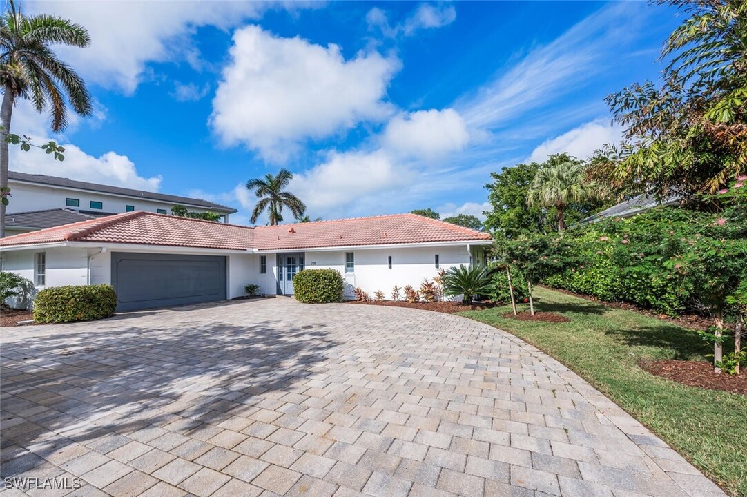 735 Parkview Ln in Naples, FL - Building Photo