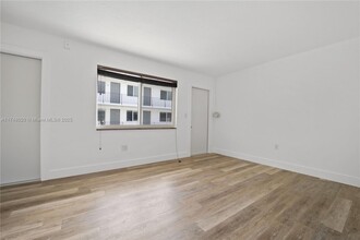 3200 Mary St-Unit -11 in Miami, FL - Building Photo - Building Photo