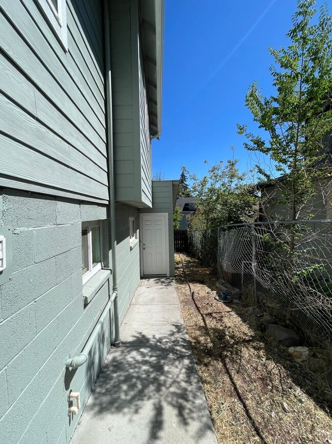 property at 609 N 8th St
