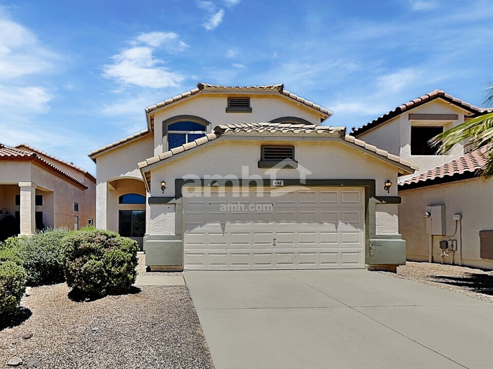 446 E Kelsi Ave in San Tan Valley, AZ - Building Photo