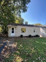 1704 Seaver Rd in Kingsport, TN - Building Photo