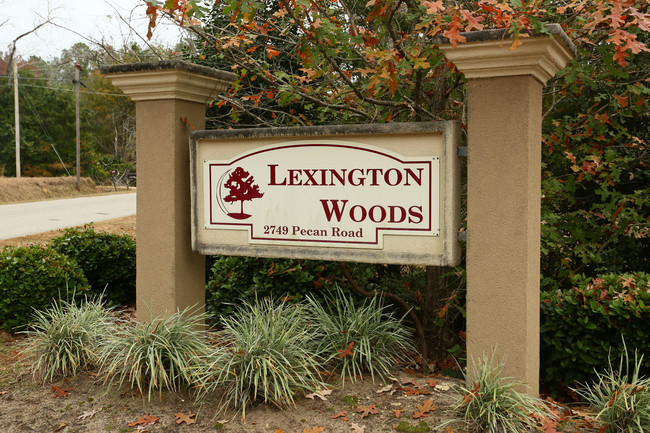 Lexington Woods Apartments