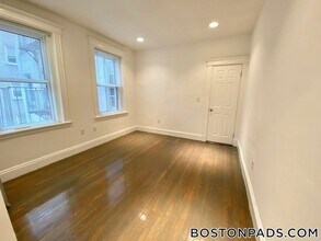111 Park Dr in Boston, MA - Building Photo - Building Photo