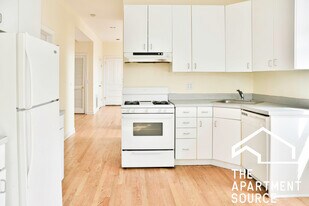 2318 N Southport Ave, Unit 3R in Chicago, IL - Building Photo