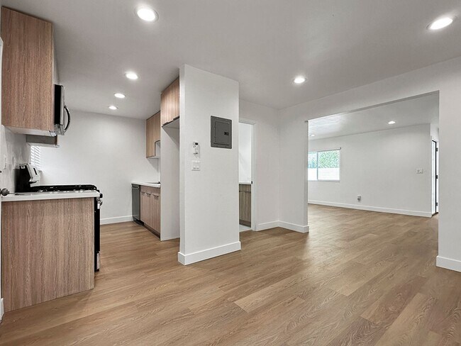 1144 Stanley Ave-Unit -1 in Long Beach, CA - Building Photo - Building Photo