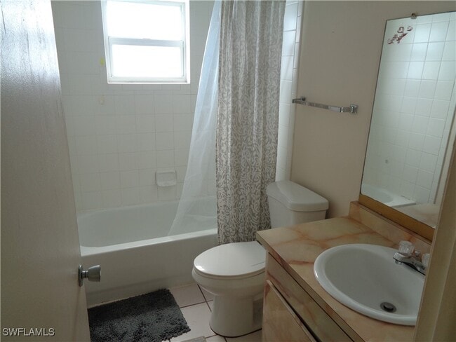 property at 820 Cape Coral Pkwy W