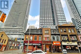 8 Wellesley St W in Toronto, ON - Building Photo - Building Photo