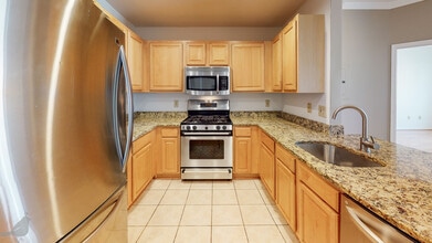 2004 11th St NW, Unit 232 in Washington, DC - Building Photo - Building Photo