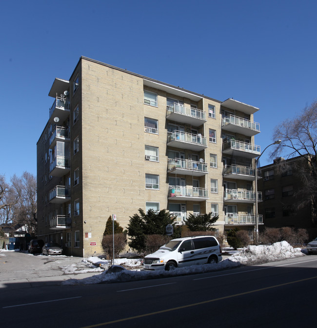 200 Cosburn Ave in Toronto, ON - Building Photo - Building Photo