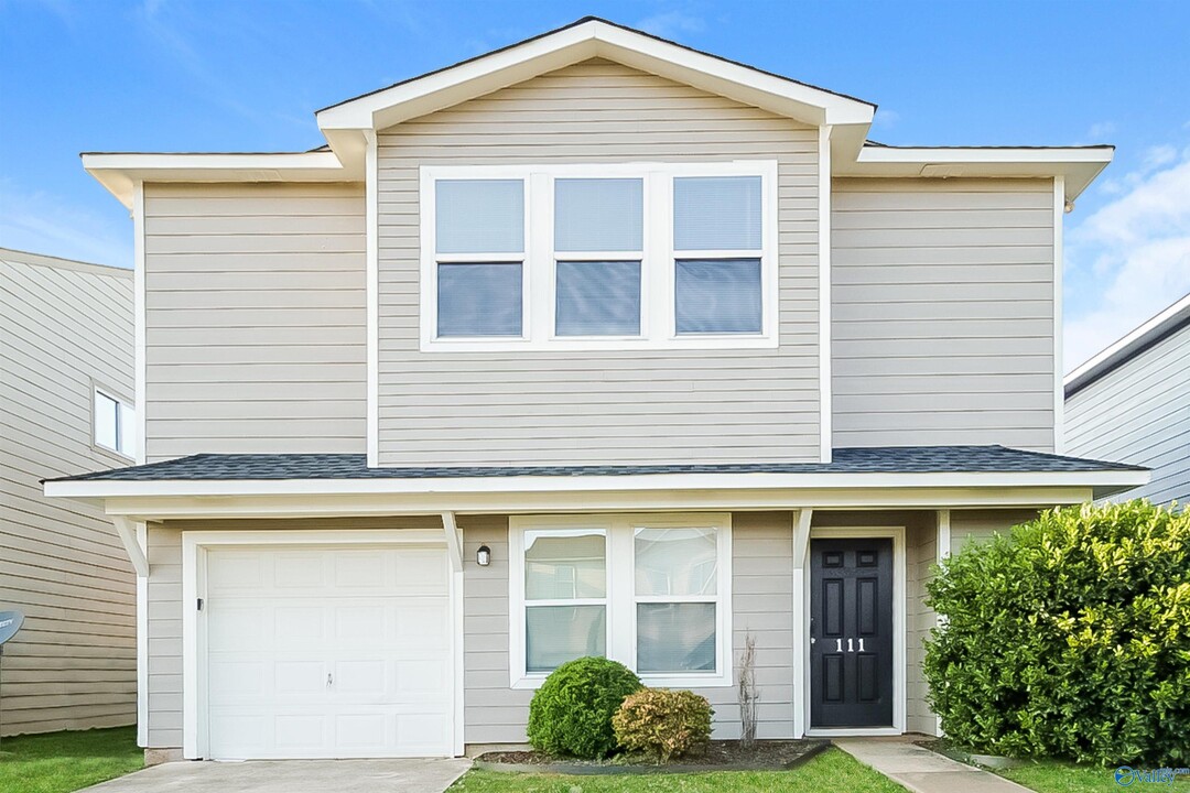 111 Lockport Dr in Harvest, AL - Building Photo