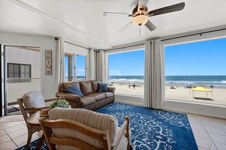 3687 Ocean Front Walk in San Diego, CA - Building Photo - Building Photo