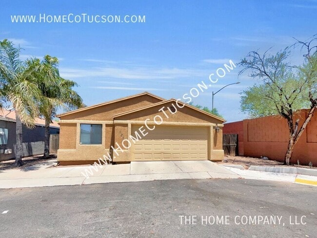 property at 428 E Geronimo Bluff Loop