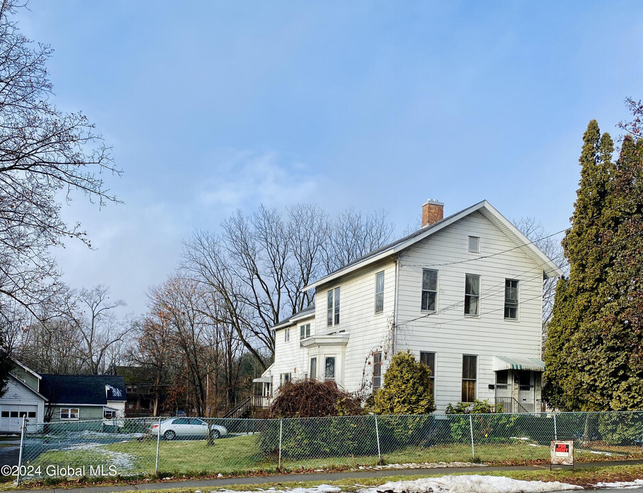 159 Clinton St-Unit -Up in Saratoga Springs, NY - Building Photo