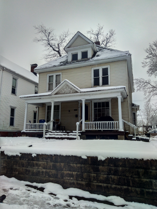 835 W Main St in Decatur, IL - Building Photo