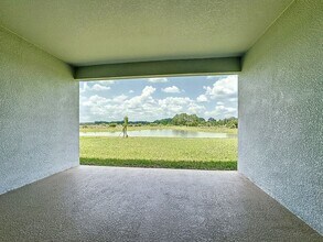 10547 Bridgegate Hts Lp in San Antonio, FL - Building Photo - Building Photo