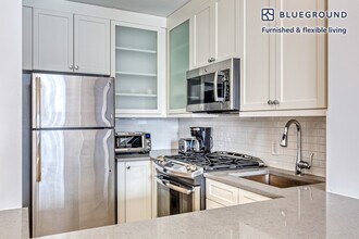 60 W 66th St in New York, NY - Building Photo - Building Photo