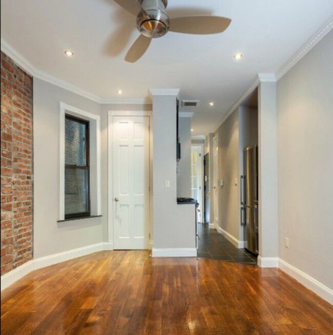 309 E 8th St
