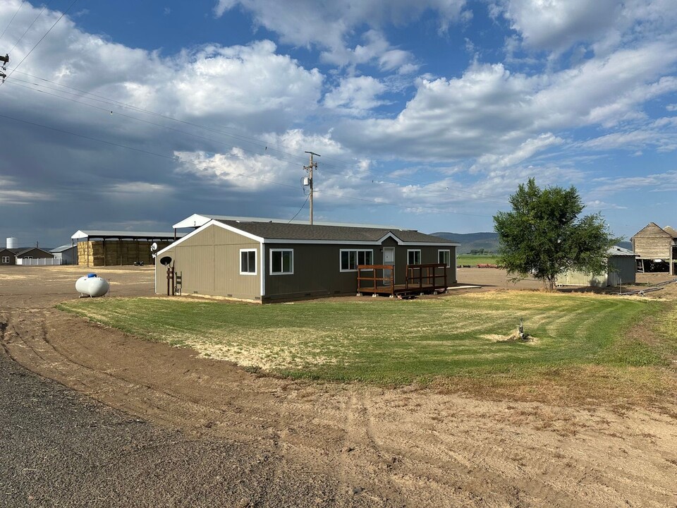 1720 Haskins Rd in Bonanza, OR - Building Photo