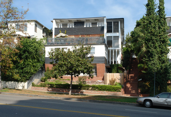 1306 S Beverly Glen Blvd in Los Angeles, CA - Foto de edificio - Building Photo