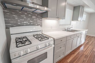 508 N Shelton St in Burbank, CA - Building Photo - Building Photo