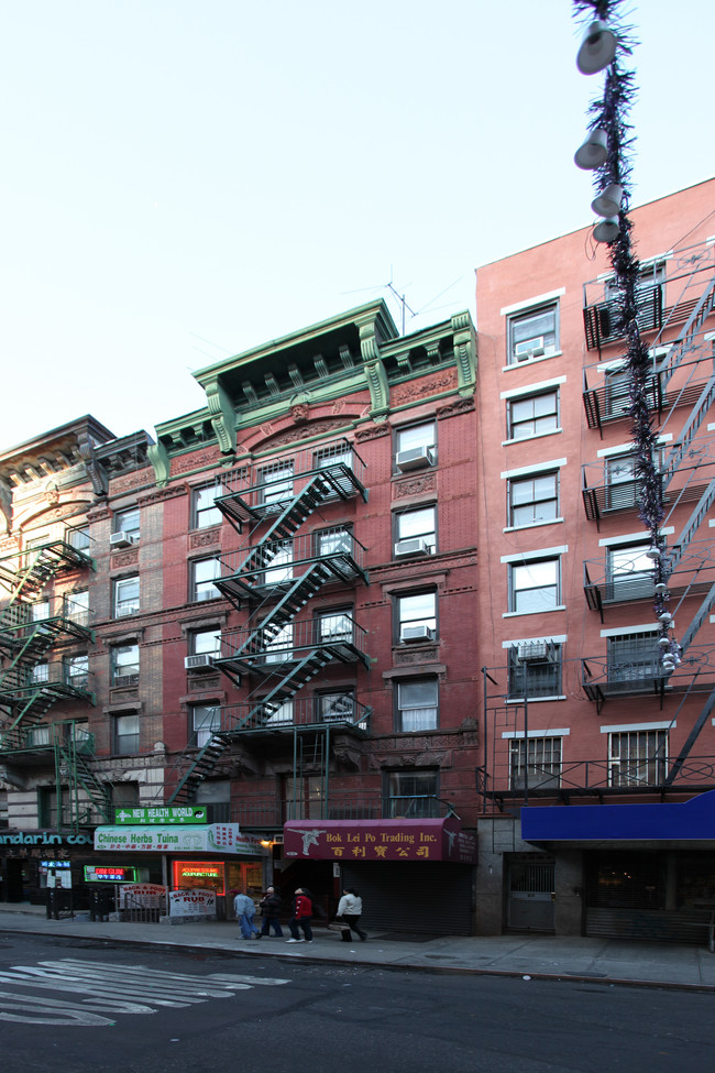 63 Mott St in New York, NY - Building Photo - Building Photo