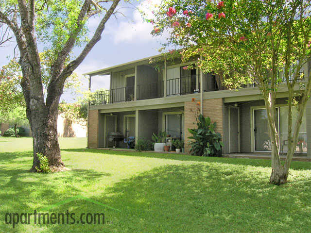 Pecan Valley  Golf Apartments in San Antonio, TX - Building Photo - Building Photo