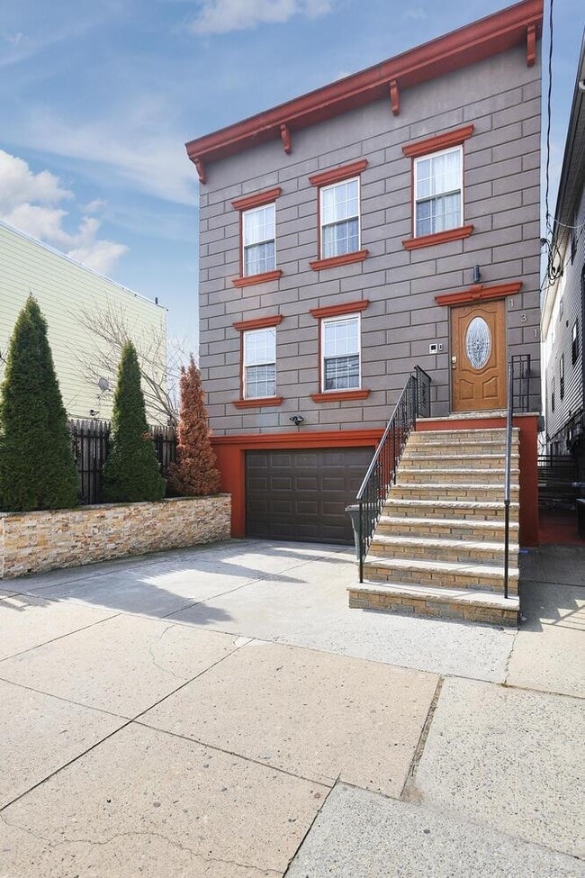 131 Armstrong Ave in Jersey City, NJ - Building Photo - Building Photo