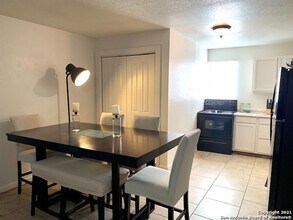 1511 W Ashby Pl in San Antonio, TX - Building Photo - Building Photo