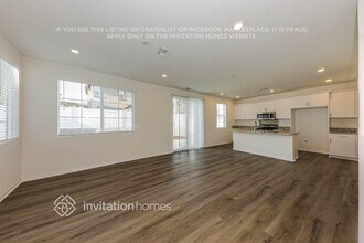 2459 Gunner Ridge Way in Rialto, CA - Foto de edificio - Building Photo