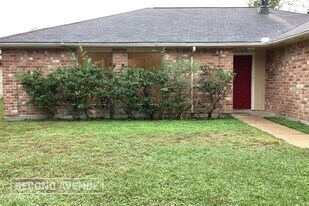 16339 Maplemont Dr in Houston, TX - Building Photo