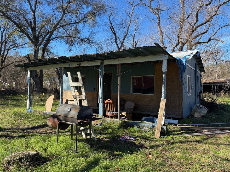 39 Carolyn St in Huntsville, TX - Building Photo