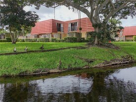 9977 NW 6th Ct in Plantation, FL - Building Photo