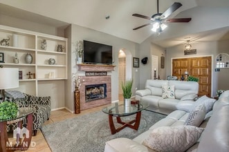 1802 Old Oak Dr in Arlington, TX - Building Photo - Building Photo