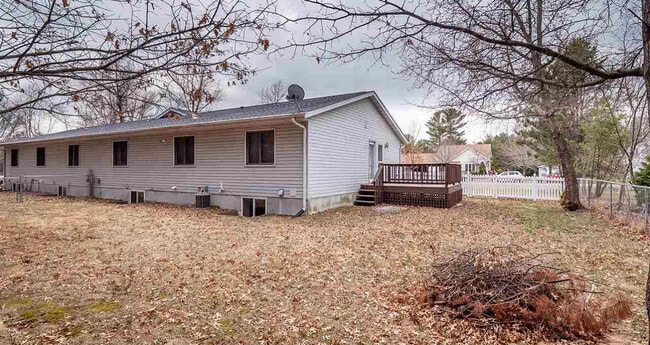 3430 Rosewood Dr in Plover, WI - Building Photo - Building Photo