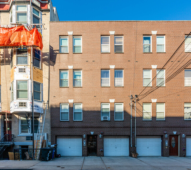 718 Adams St in Hoboken, NJ - Foto de edificio - Building Photo