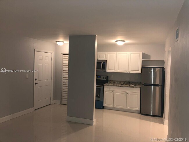 1479 NW 16th St in Miami, FL - Foto de edificio - Building Photo