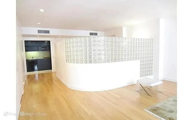 56 Pine St in New York, NY - Building Photo