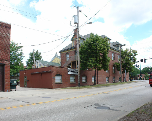 111 W Smith Rd in Medina, OH - Building Photo - Building Photo