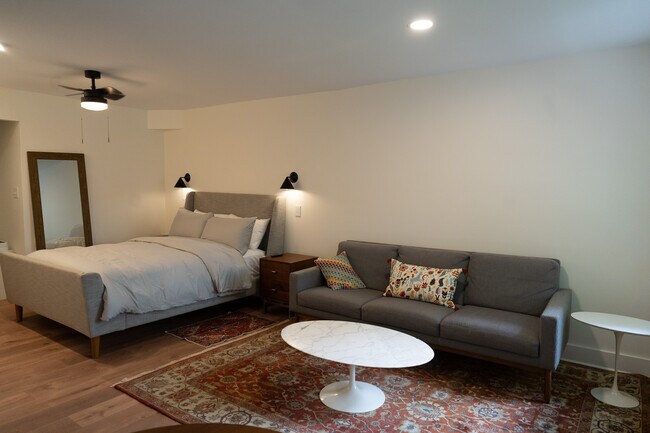 502 Sydney St SE, Unit Studio