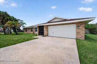 377 Emerson Dr NW in Palm Bay, FL - Building Photo