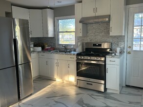 24 Huron Ave in Parsippany Troy Hills, NJ - Foto de edificio - Building Photo