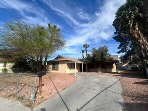1524 Vala Cir in Las Vegas, NV - Building Photo - Building Photo