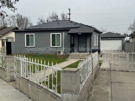 5762 Cedar Ave in Long Beach, CA - Building Photo