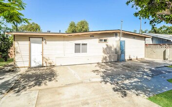 11934 Phillippi Ave in San Fernando, CA - Building Photo - Building Photo