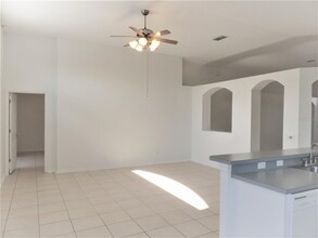 8613 Fawn Creek Dr in Tampa, FL - Building Photo - Building Photo
