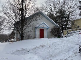 4736 E High St in Mantua, OH - Building Photo