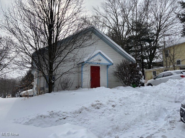 4736 E High St in Mantua, OH - Foto de edificio