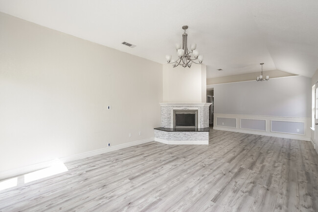 1211 Hilburn Ct in Irving, TX - Building Photo - Building Photo